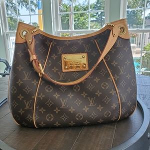 Louis Vuitton Galliera PM Monogram